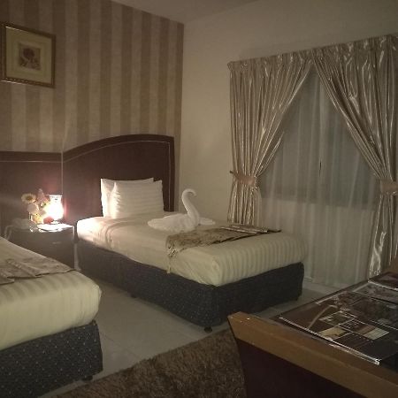 Royal Crown Suites Sharjah Esterno foto