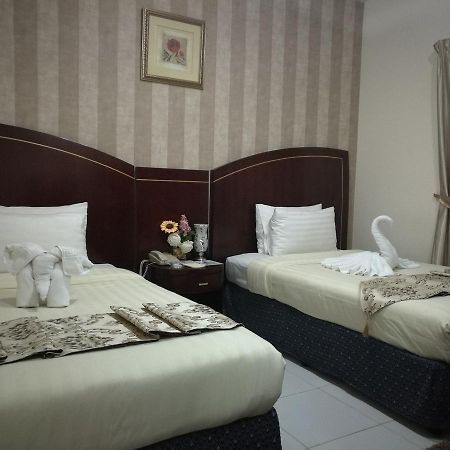 Royal Crown Suites Sharjah Esterno foto