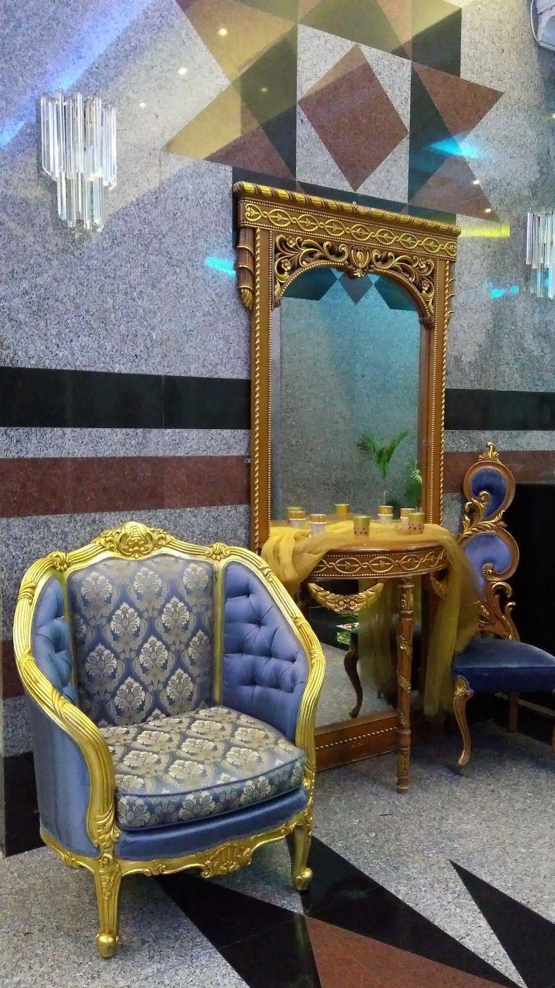 Royal Crown Suites Sharjah Esterno foto