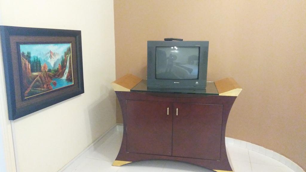 Royal Crown Suites Sharjah Esterno foto