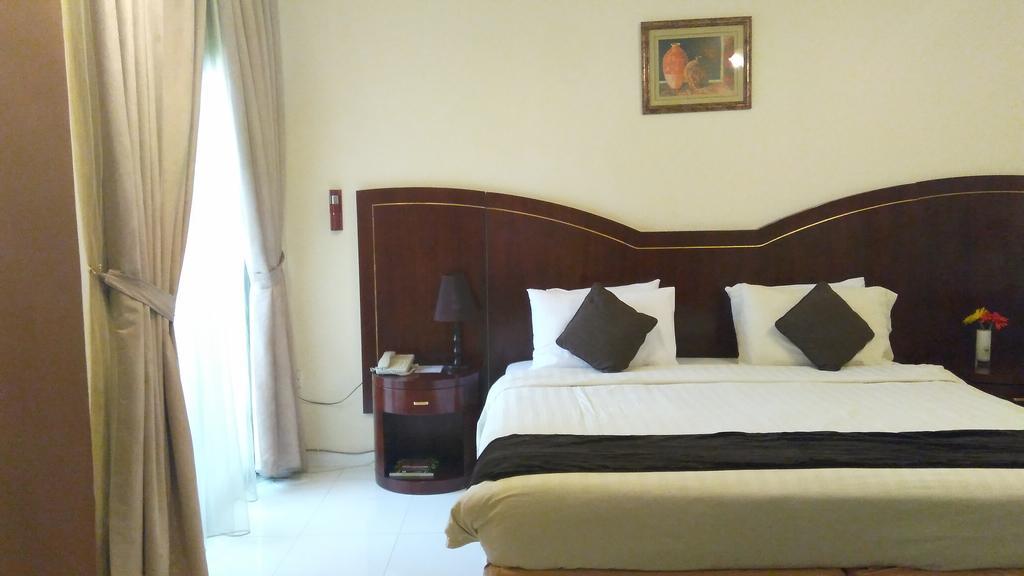 Royal Crown Suites Sharjah Esterno foto
