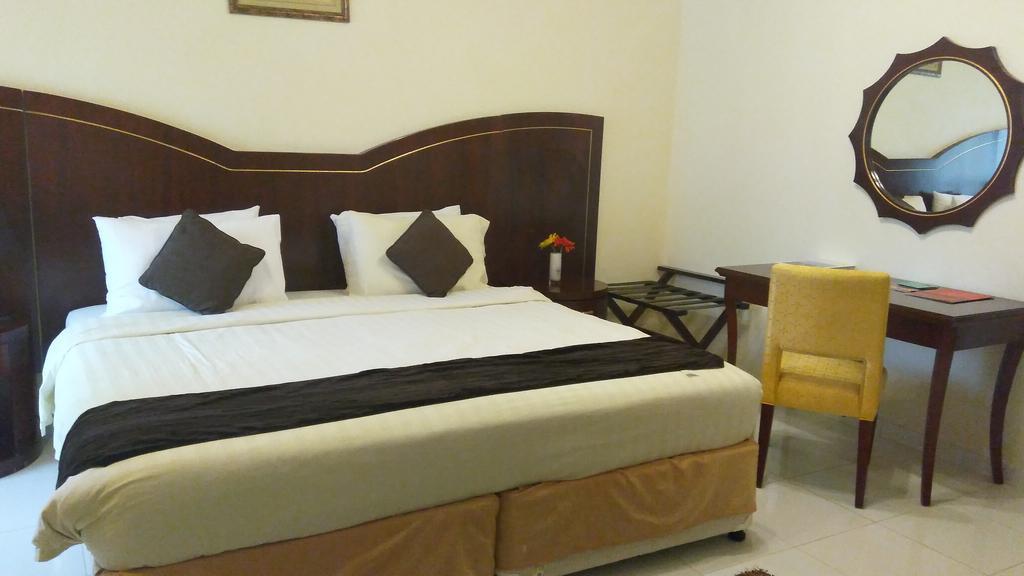 Royal Crown Suites Sharjah Esterno foto
