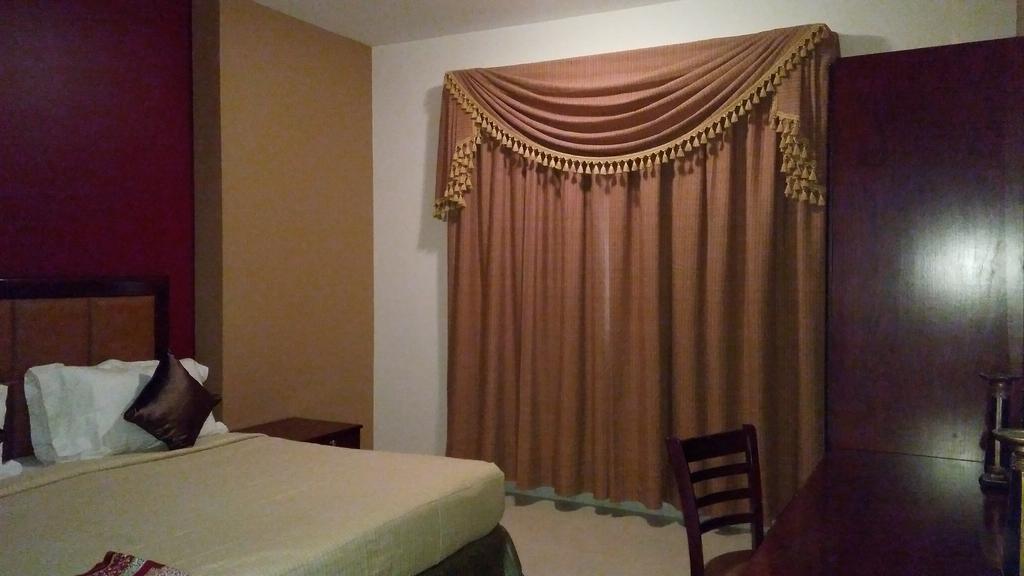 Royal Crown Suites Sharjah Esterno foto
