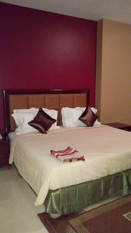 Royal Crown Suites Sharjah Esterno foto