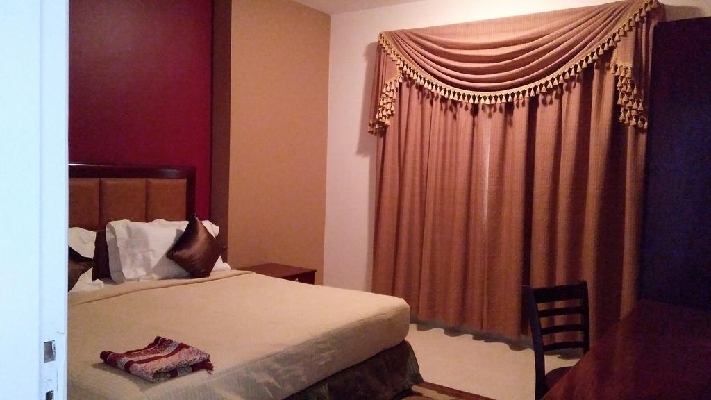 Royal Crown Suites Sharjah Esterno foto