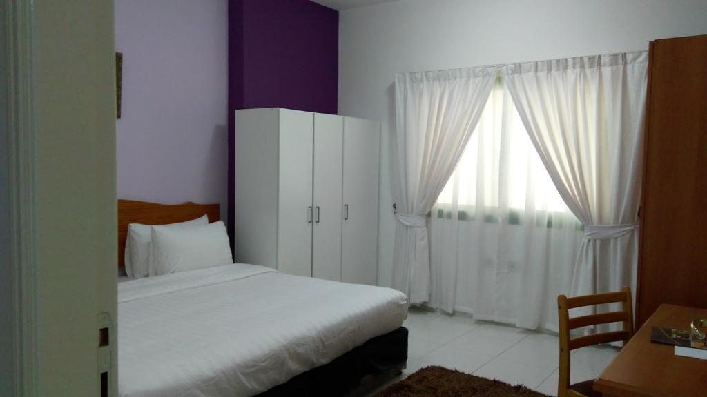 Royal Crown Suites Sharjah Esterno foto