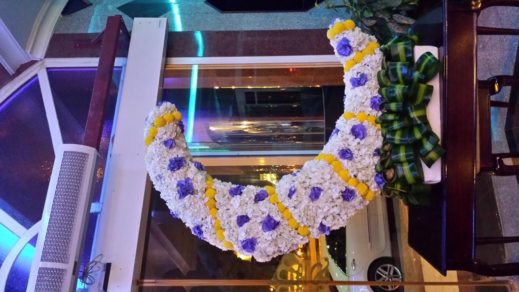 Royal Crown Suites Sharjah Esterno foto