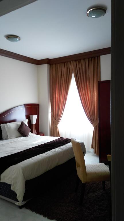Royal Crown Suites Sharjah Esterno foto