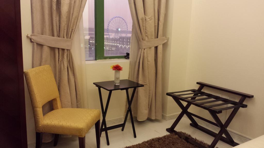 Royal Crown Suites Sharjah Esterno foto