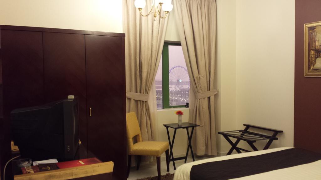 Royal Crown Suites Sharjah Esterno foto