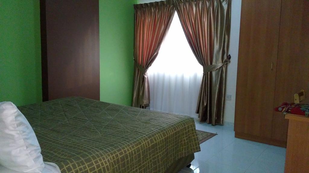 Royal Crown Suites Sharjah Esterno foto