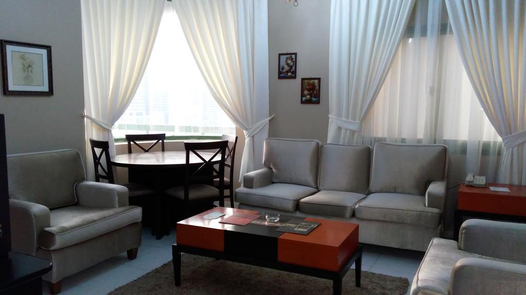 Royal Crown Suites Sharjah Esterno foto