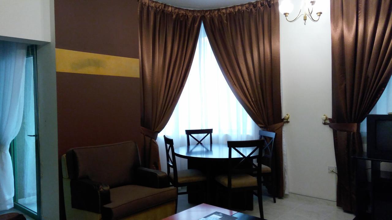 Royal Crown Suites Sharjah Esterno foto