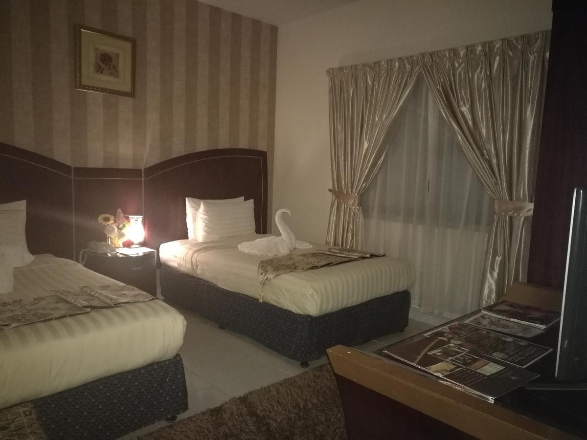 Royal Crown Suites Sharjah Esterno foto