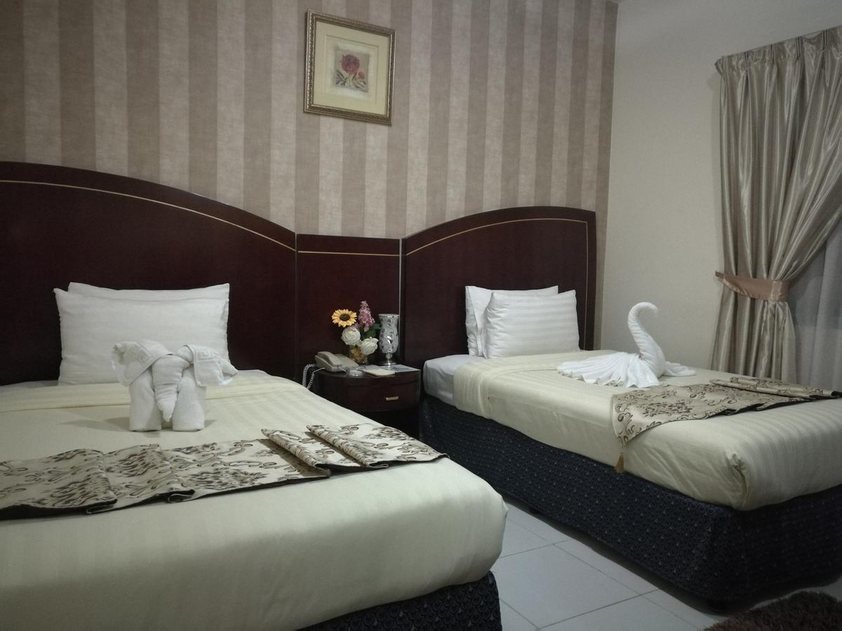 Royal Crown Suites Sharjah Esterno foto