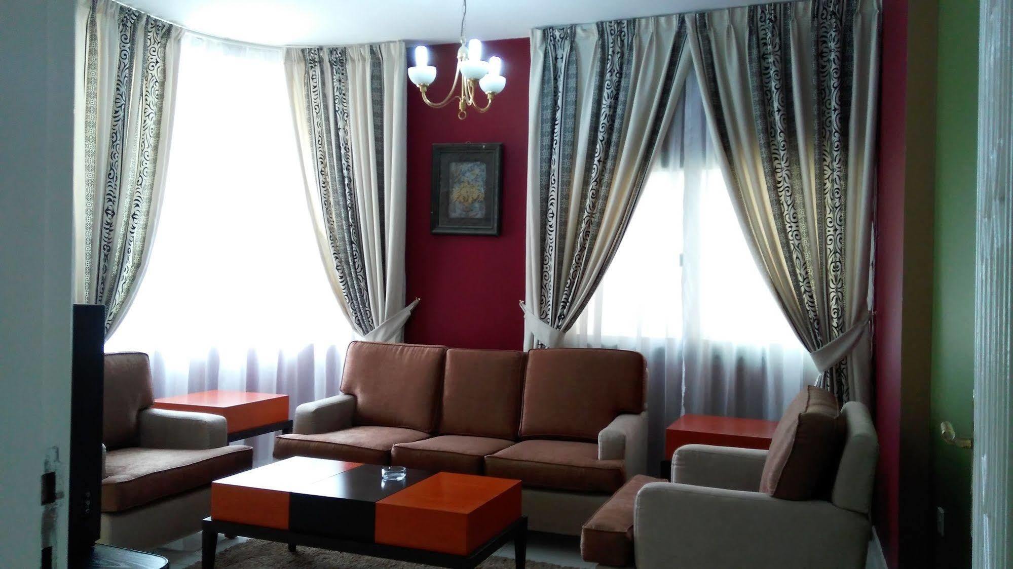 Royal Crown Suites Sharjah Esterno foto