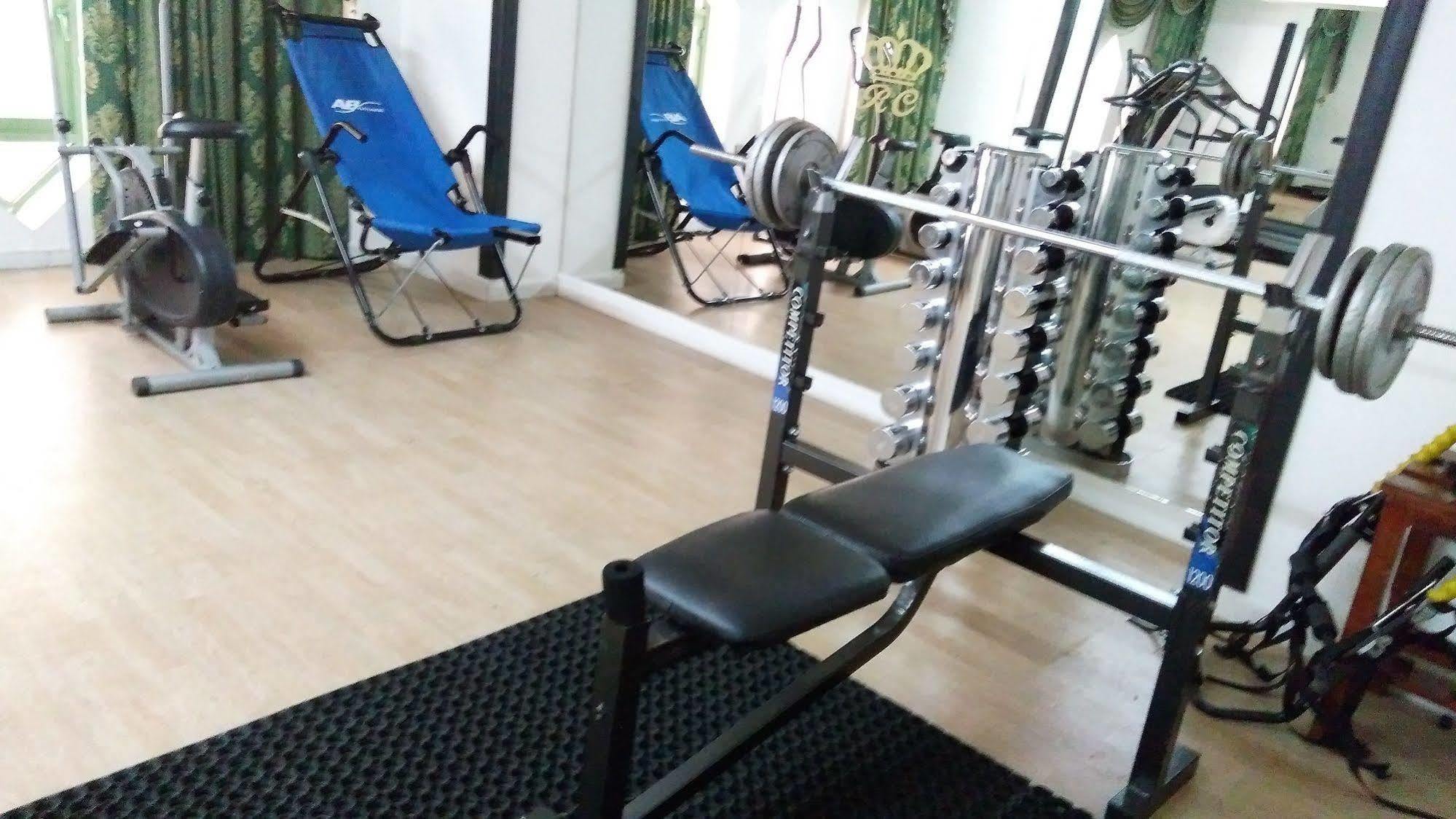 Royal Crown Suites Sharjah Esterno foto
