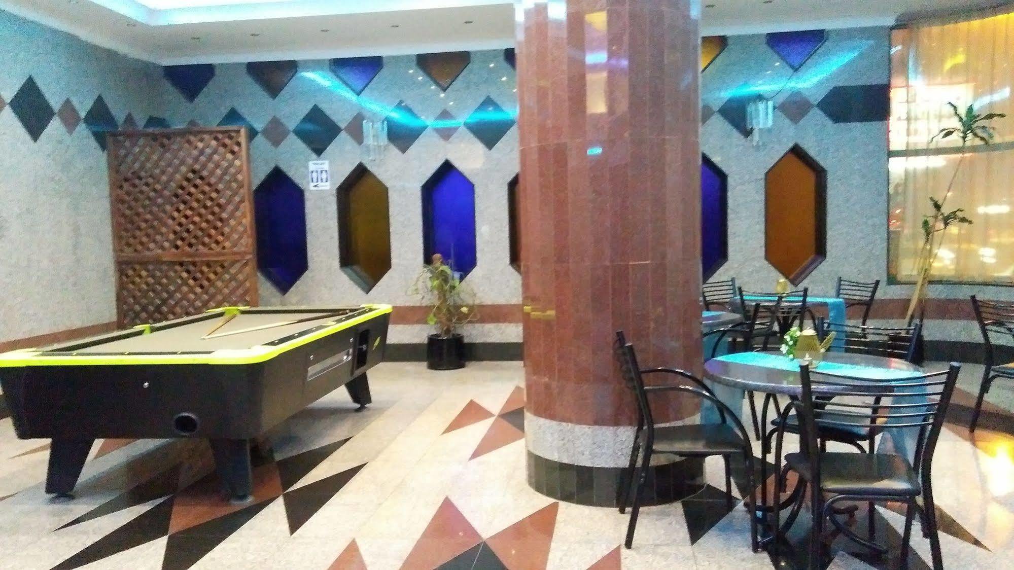 Royal Crown Suites Sharjah Esterno foto